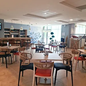 Apartahotel Services Seniors - Domitys Les Jardins D'ahna, Dinan